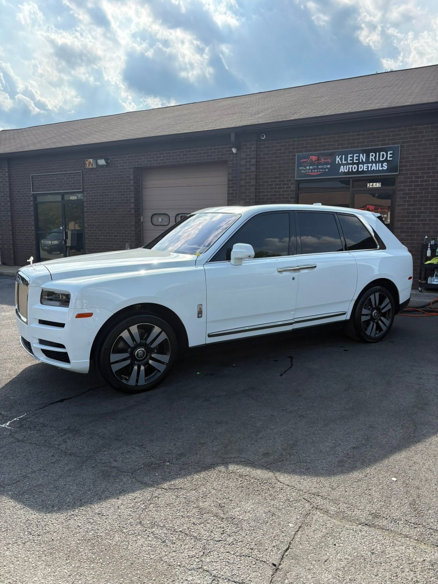 Side profile of a white Rolls-Royce Cullinan hand-washed at Kleen Ride