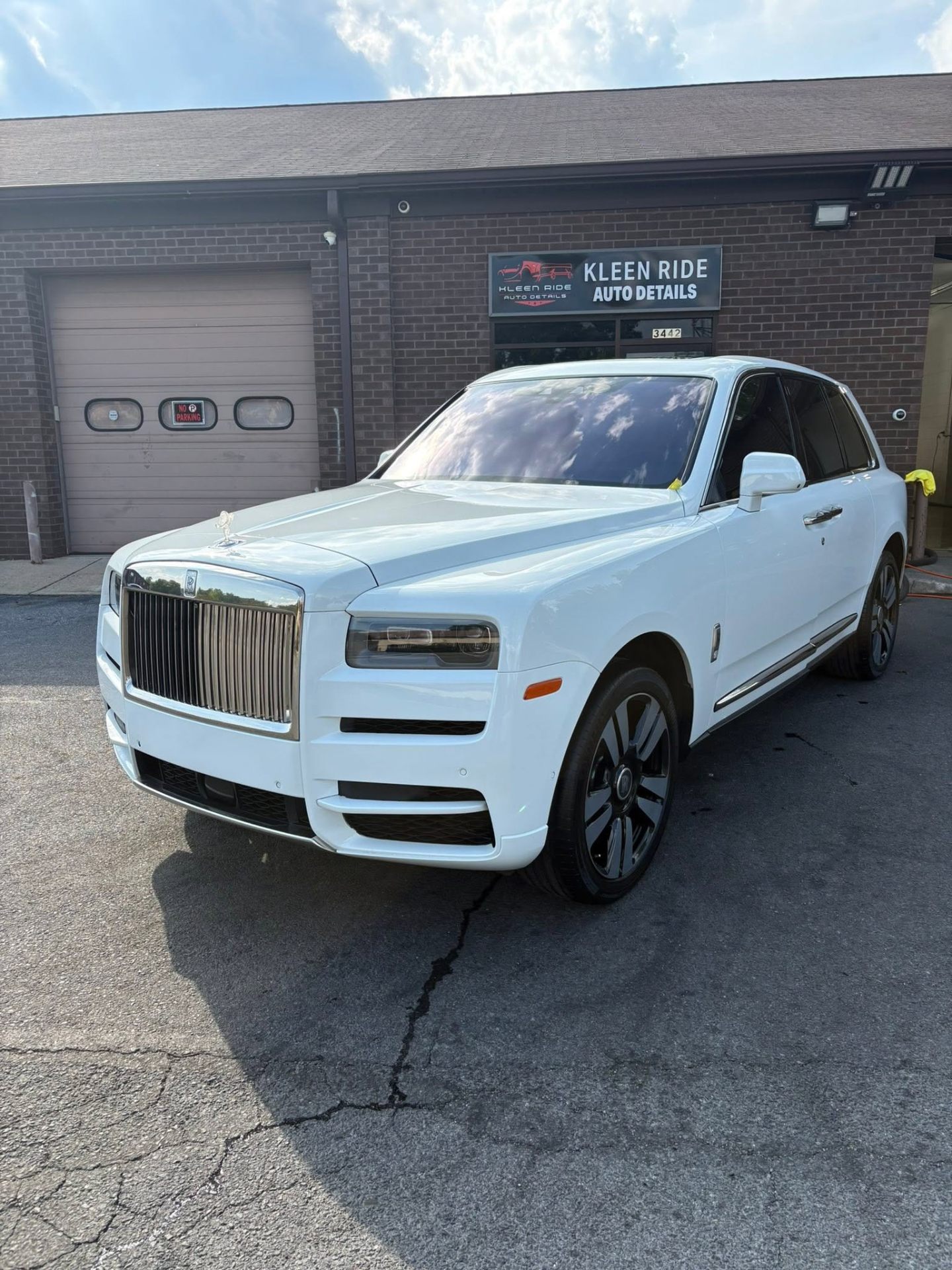 Three-quarter view of a white Rolls-Royce Cullinan after a hand wash in Waldorf, MD