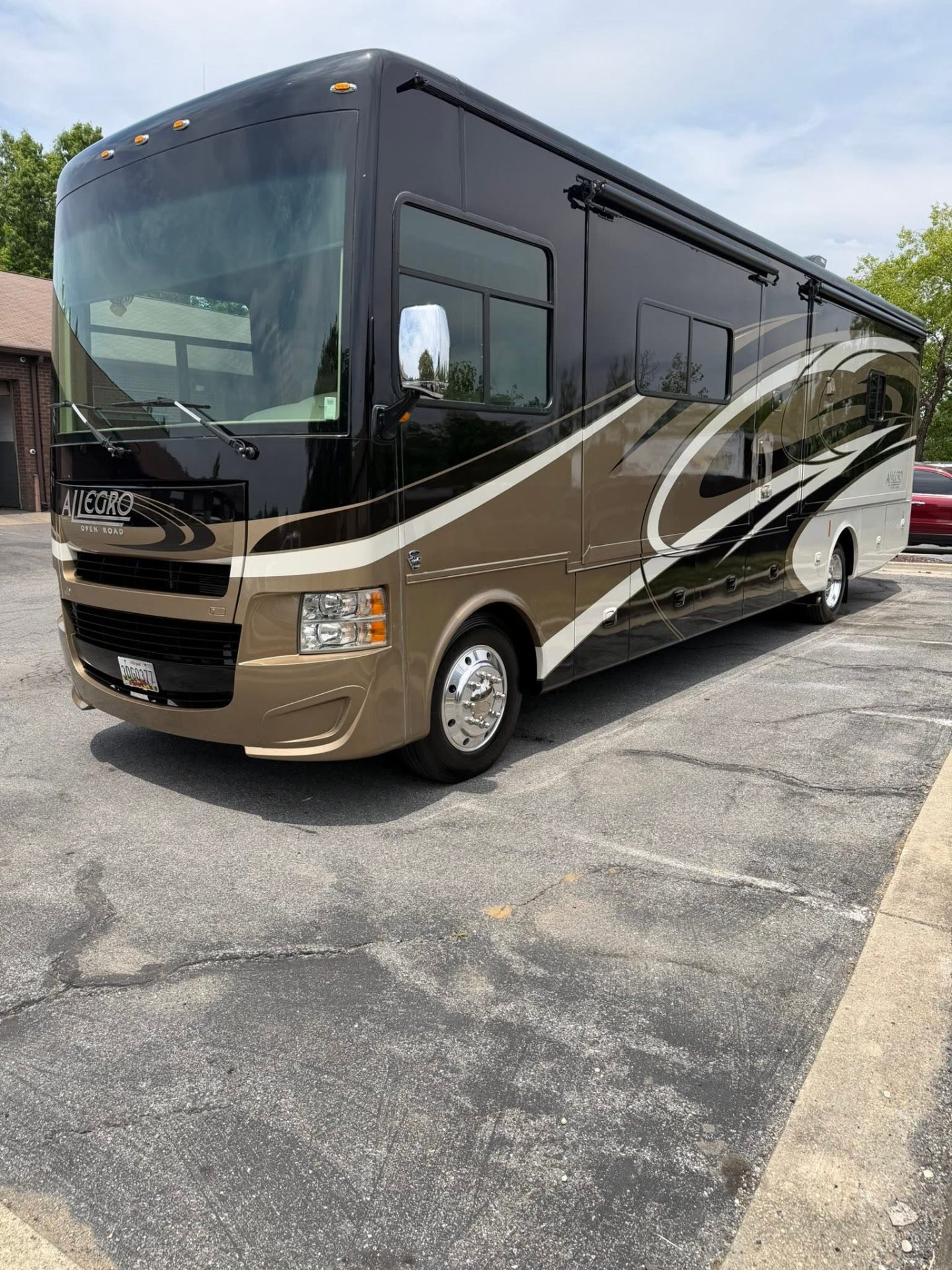 Driver-side view of a Tiffin Allegro motorhome detailed and waxed by Kleen Ride in Waldorf